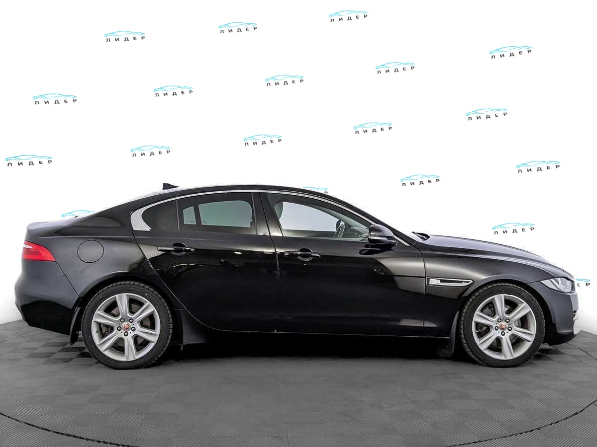 Б/У Ягуар ИксЕ 2015 года. Фото: #3