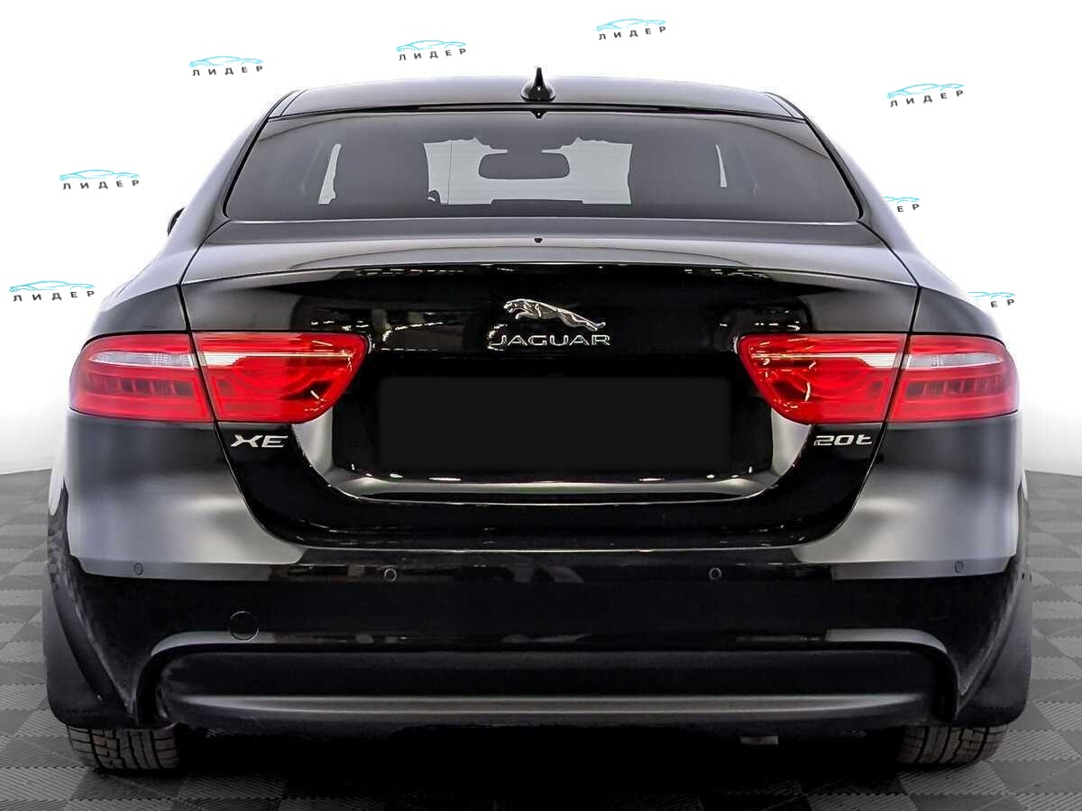 Б/У Ягуар ИксЕ 2015 года. Фото: #5