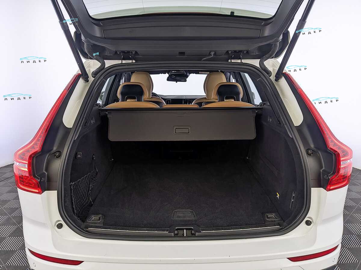 Б/У Вольво ИксЦ60 2019 года. Фото: #9