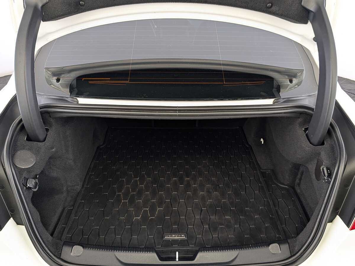 Б/У Ягуар ИксЕ 2019 года. Фото: #9