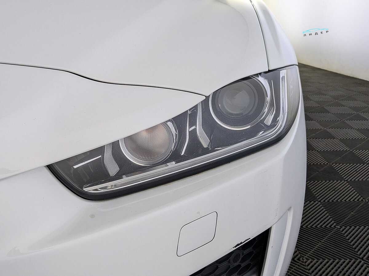 Б/У Ягуар ИксЕ 2019 года. Фото: #10