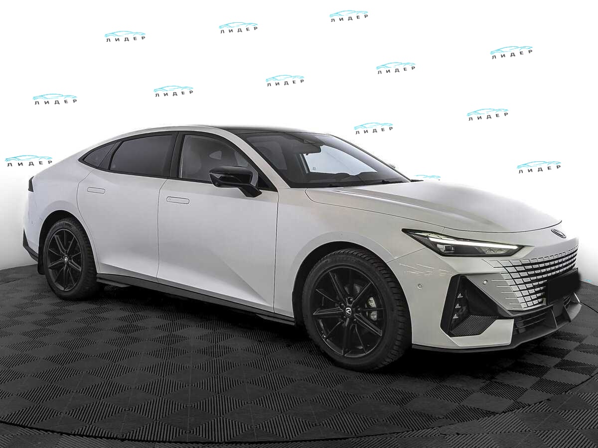 Б/У Чанган УНИ-В 2023 года. Фото: #2