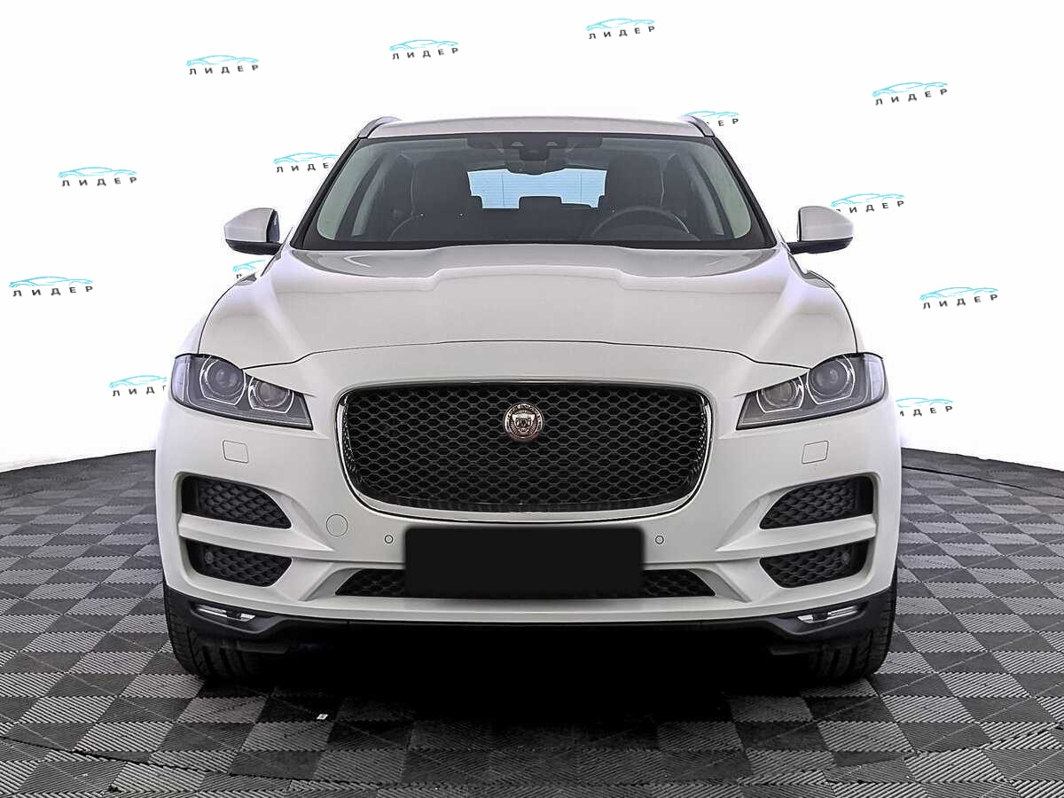 Б/У Ягуар Ф-Пэйс 2018 года. Фото: #1