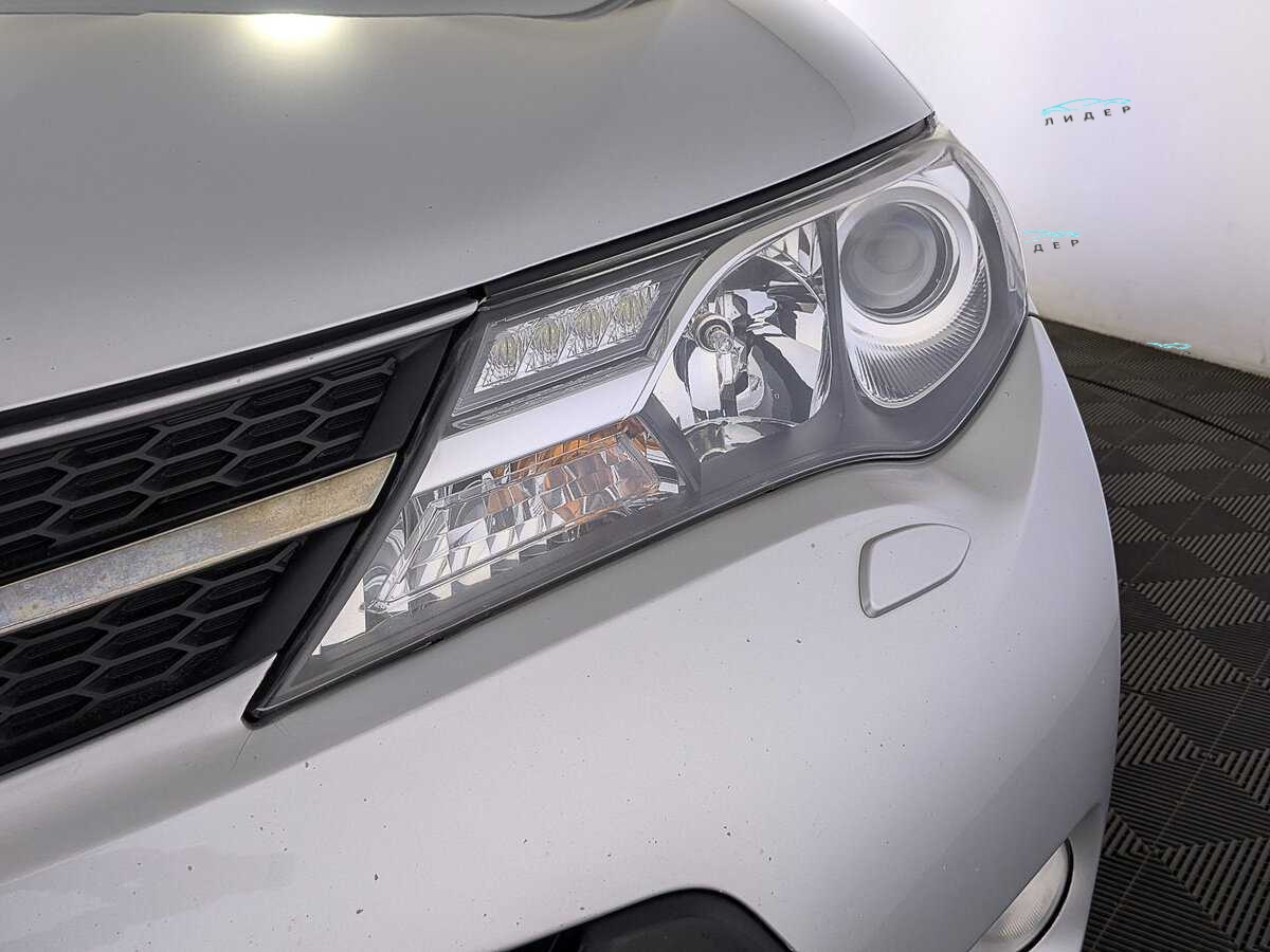 Б/У Тойота Рав4 2013 года. Фото: #10