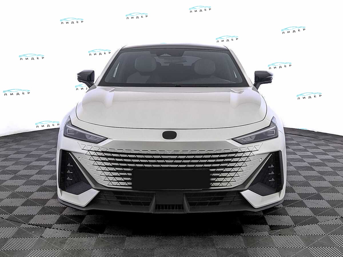 Б/У Чанган УНИ-В 2023 года. Фото: #1