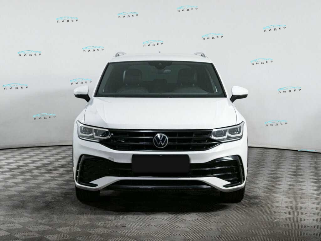 Б/У Фольксваген Тигуан 2021 года. Фото: #1