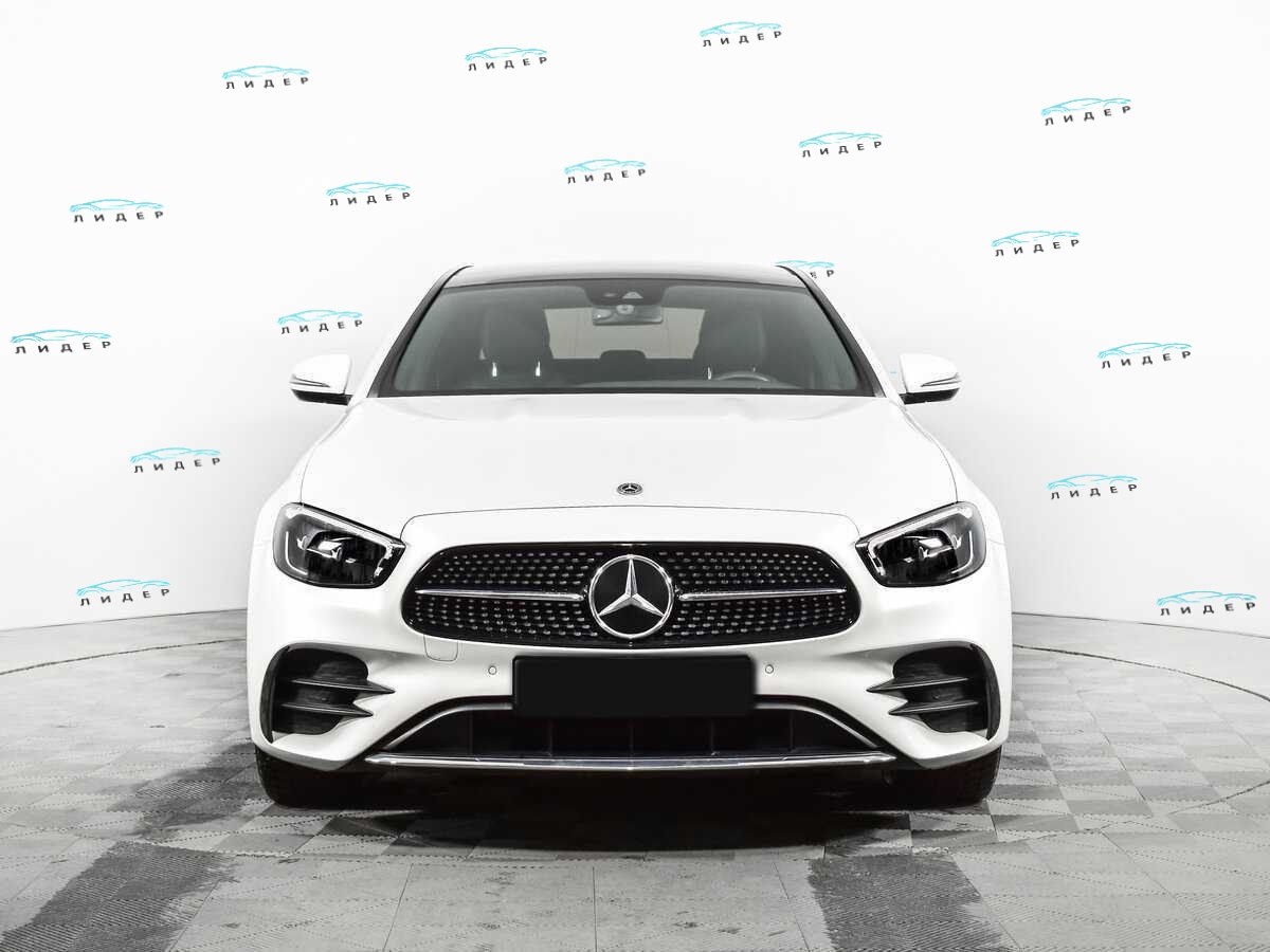 Б/У Мерседес-Бенц Е-Класс 2021 года. Фото: #1