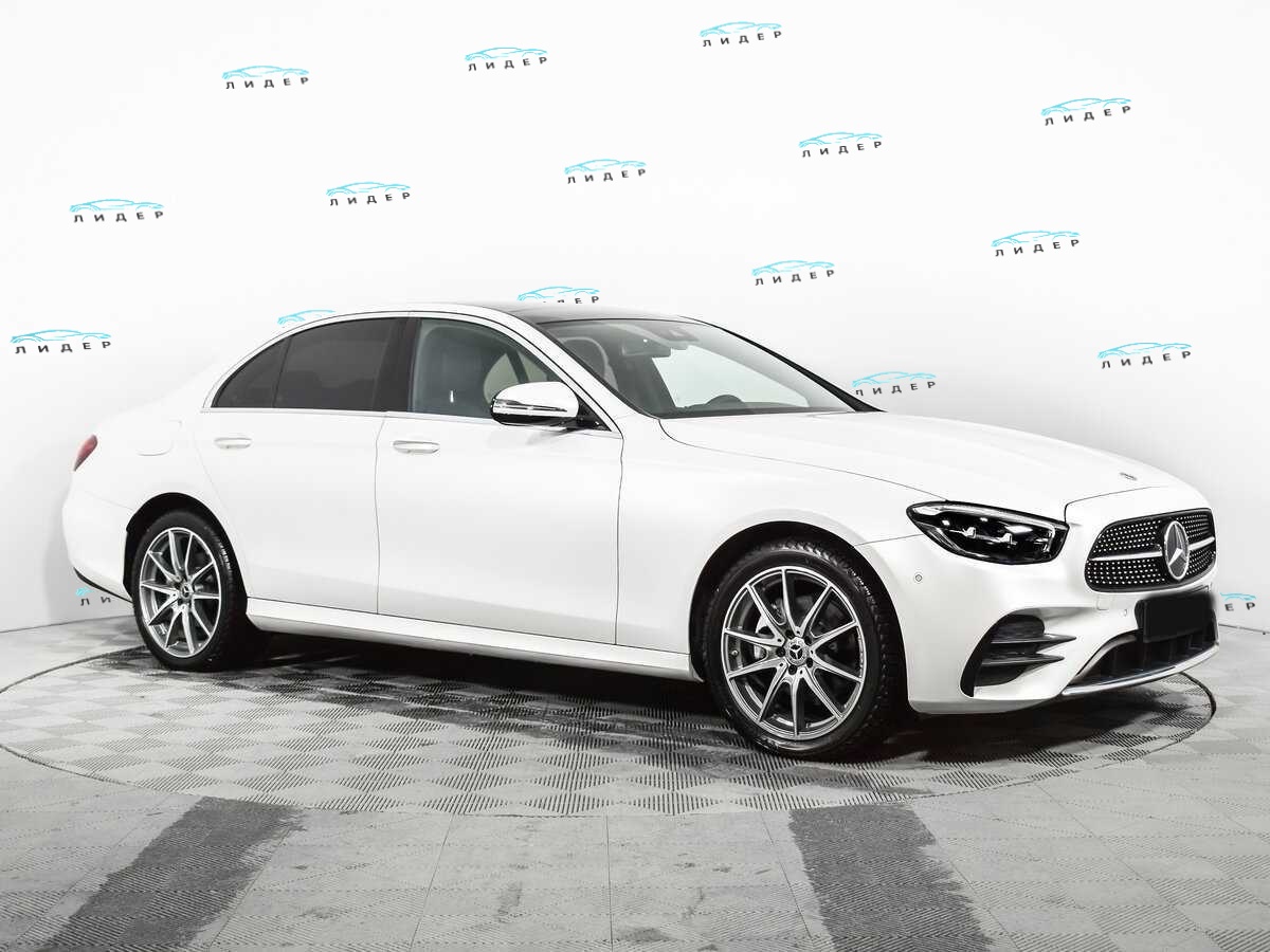 Б/У Мерседес-Бенц Е-Класс 2021 года. Фото: #2