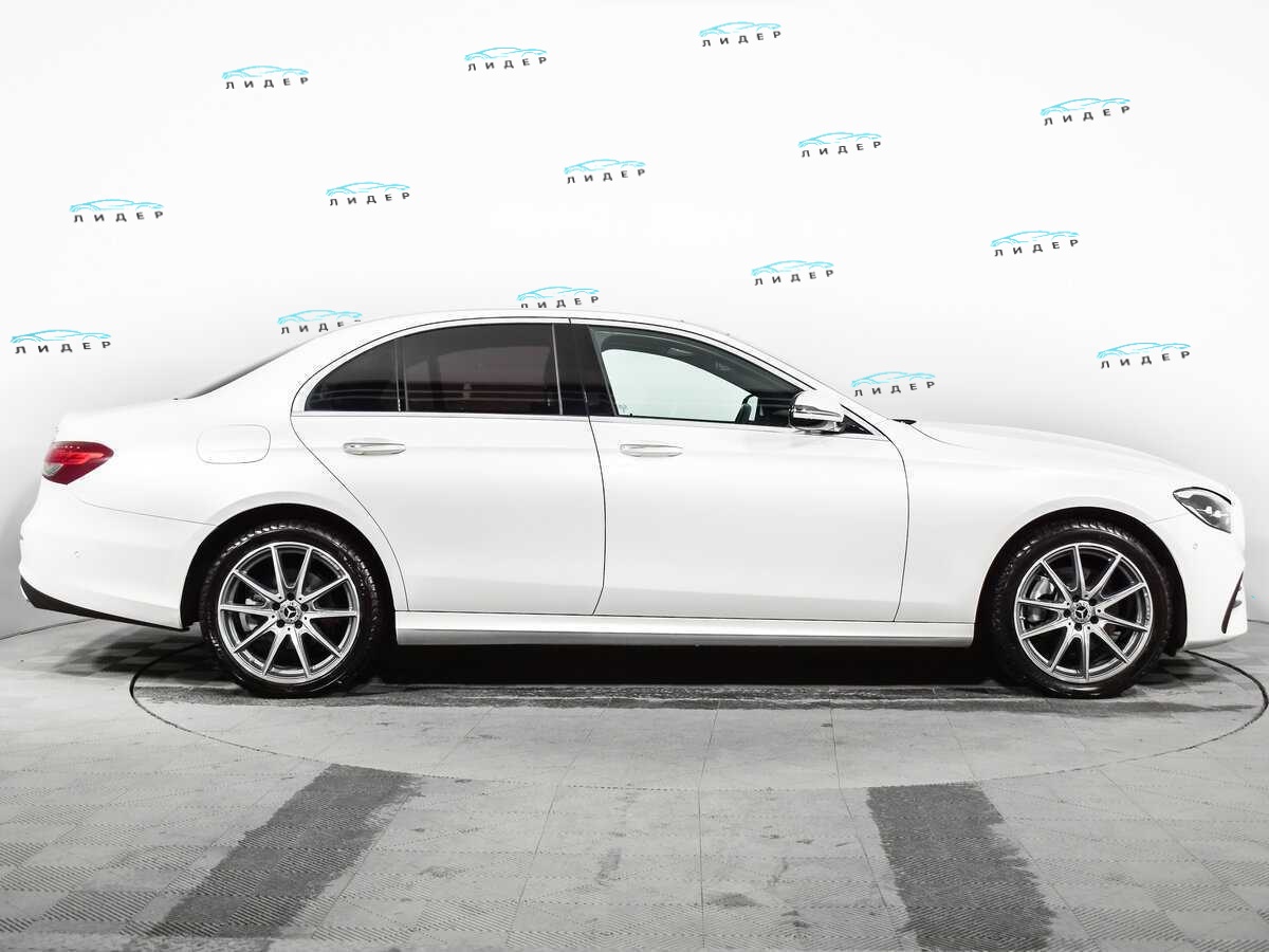 Б/У Мерседес-Бенц Е-Класс 2021 года. Фото: #3