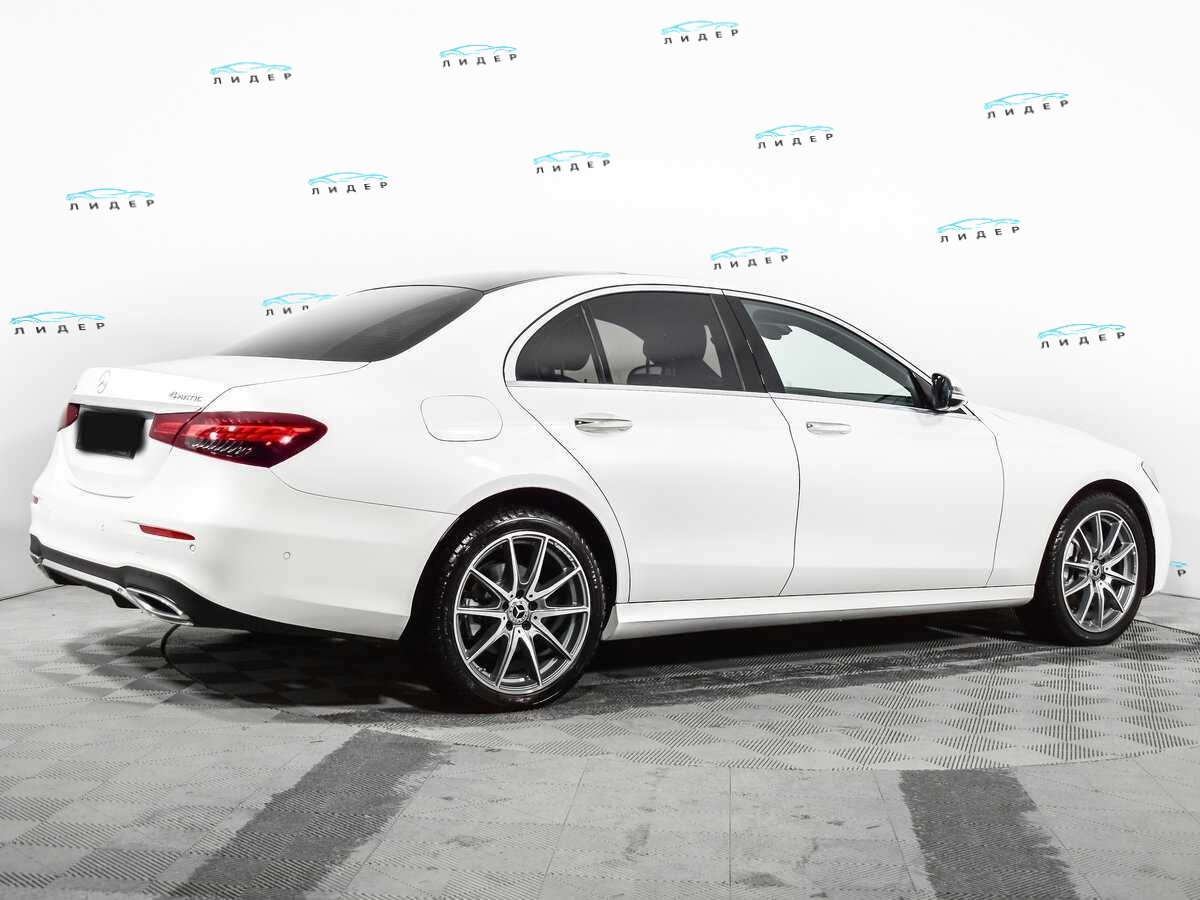 Б/У Мерседес-Бенц Е-Класс 2021 года. Фото: #4