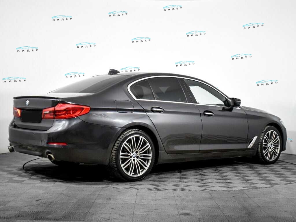 Б/У БМВ 5 серии 2018 года. Фото: #3