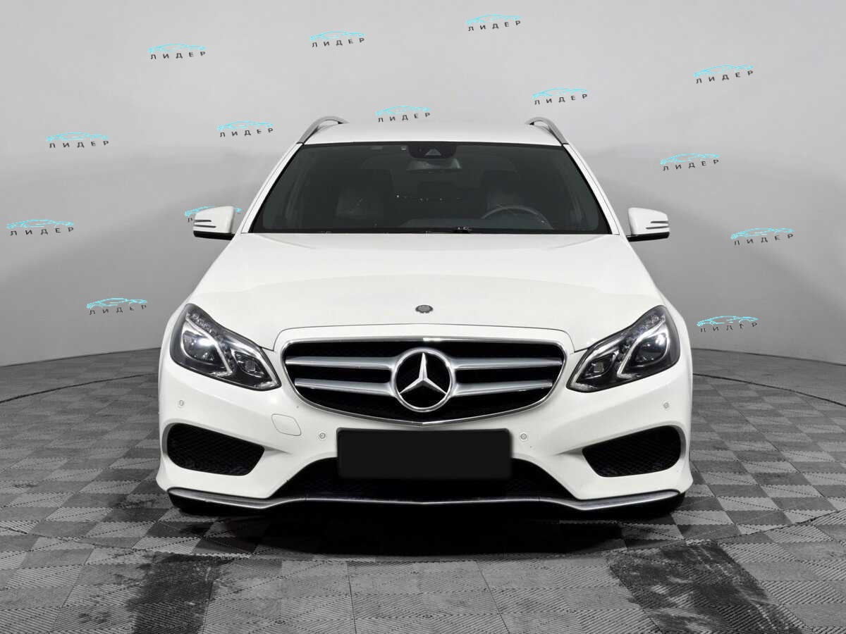 Б/У Мерседес-Бенц Е-Класс 2015 года. Фото: #1