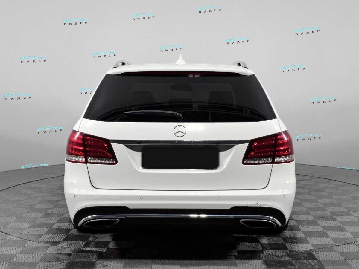 Б/У Мерседес-Бенц Е-Класс 2015 года. Фото: #6