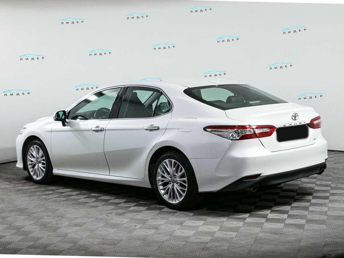 Б/У Тойота Камри 2018 года. Фото: #5