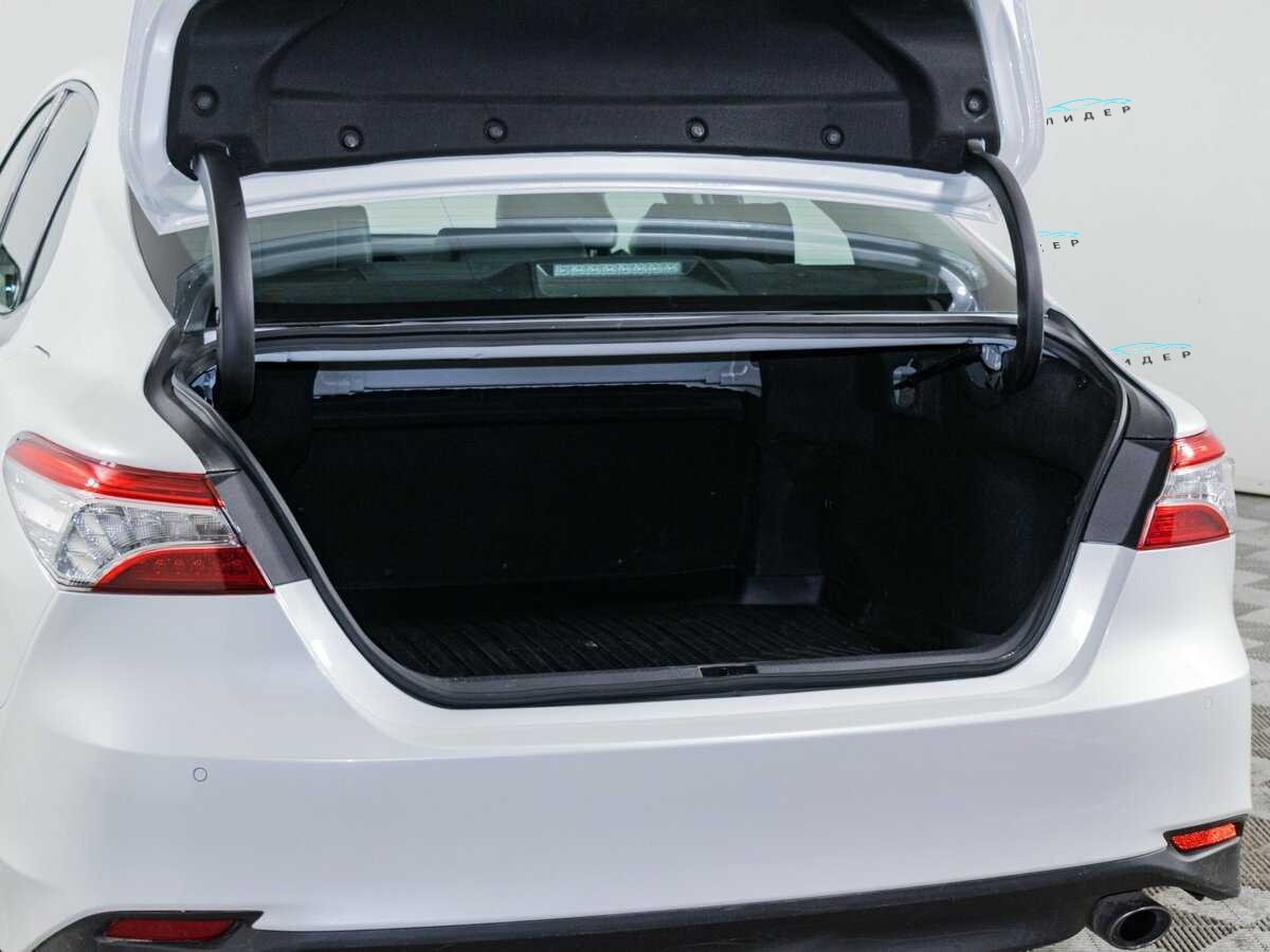 Б/У Тойота Камри 2018 года. Фото: #6