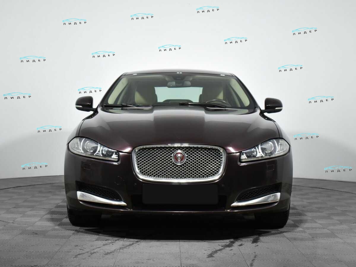 Б/У Ягуар ИксФ 2014 года. Фото: #1