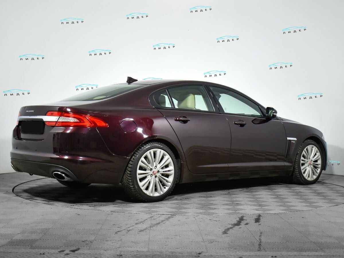 Б/У Ягуар ИксФ 2014 года. Фото: #3