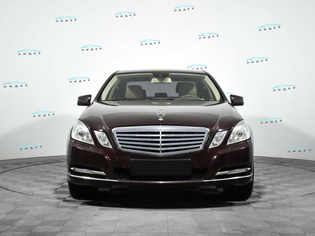 Б/У Мерседес-Бенц Е-Класс 2010 года. Фото: #1