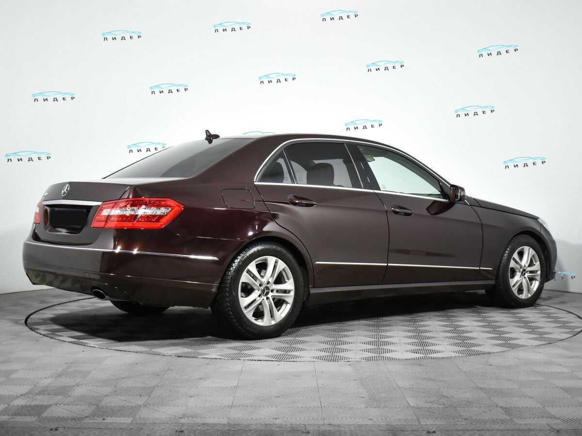 Б/У Мерседес-Бенц Е-Класс 2010 года. Фото: #3