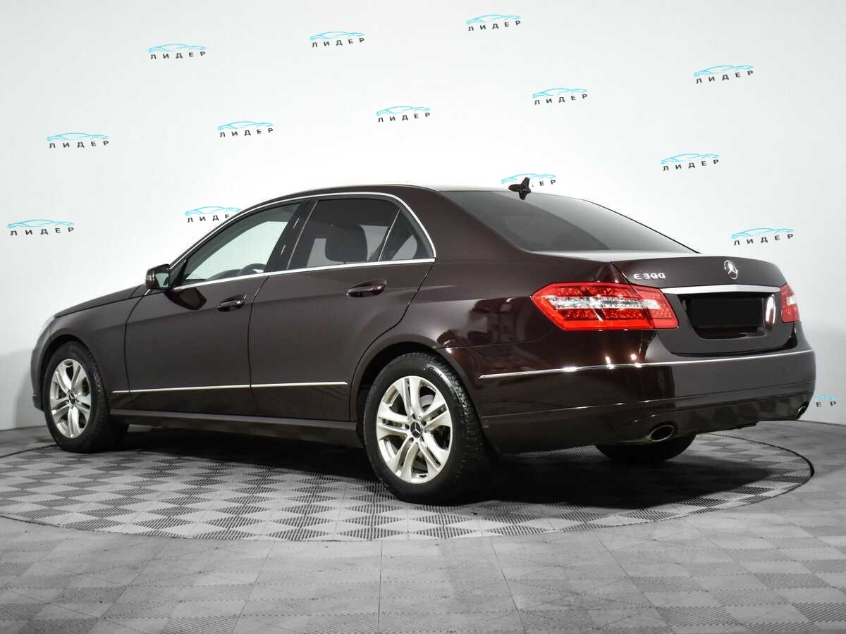 Б/У Мерседес-Бенц Е-Класс 2010 года. Фото: #5
