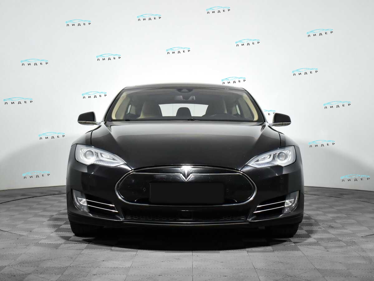 Б/У Тесла Модел С 2015 года. Фото: #1