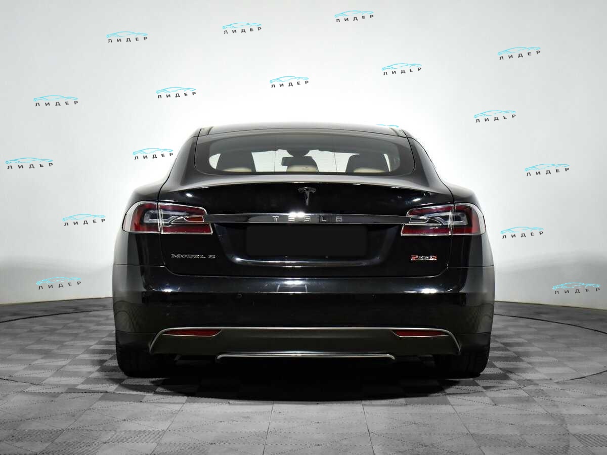 Б/У Тесла Модел С 2015 года. Фото: #4