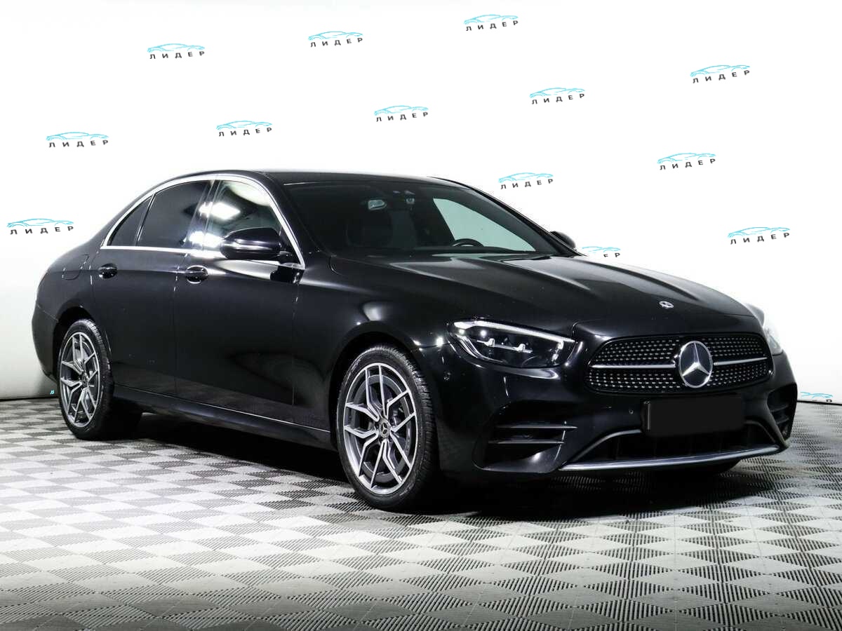 Б/У Мерседес-Бенц Е-Класс 2021 года. Фото: #2