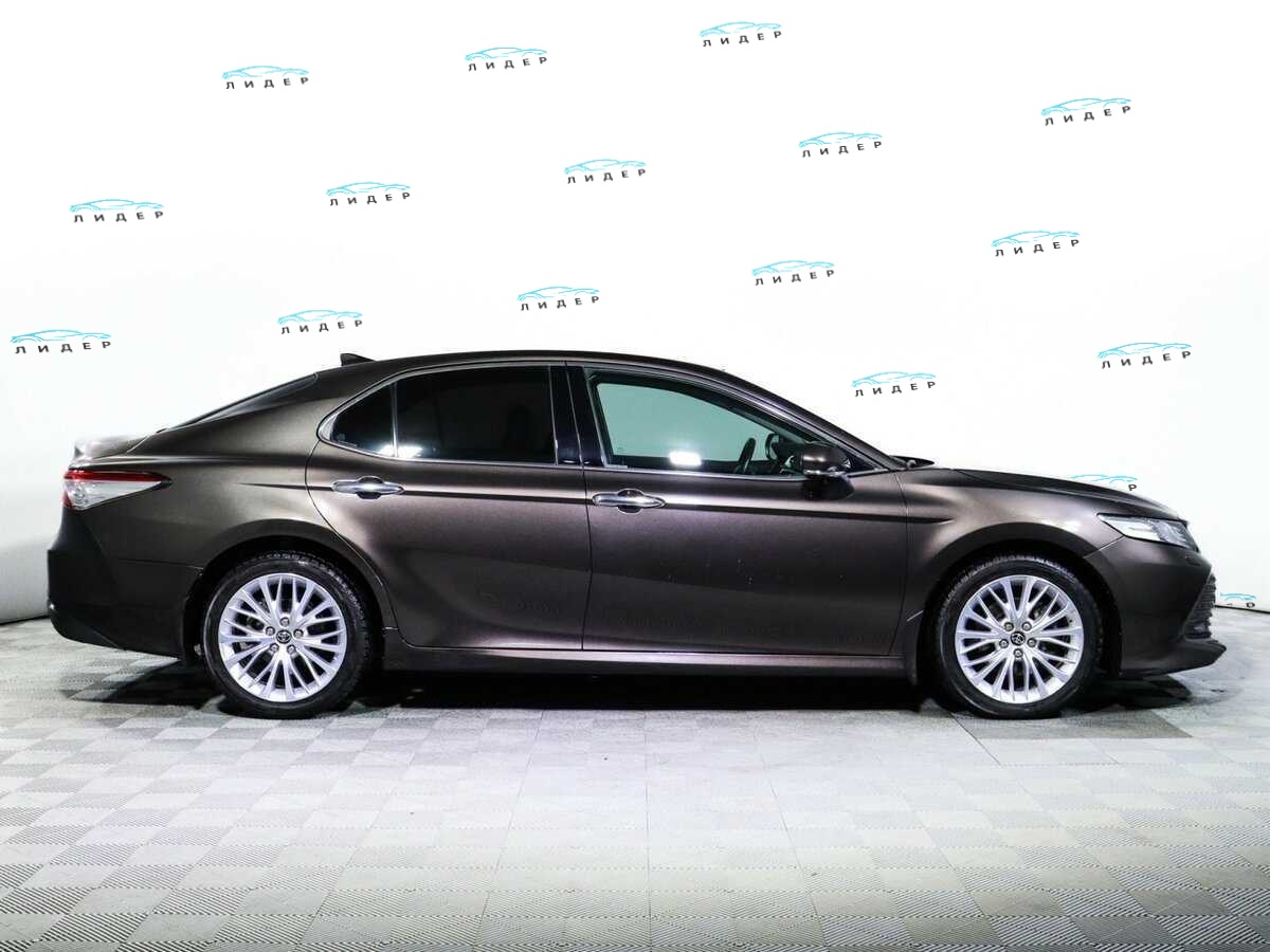 Б/У Тойота Камри 2018 года. Фото: #3