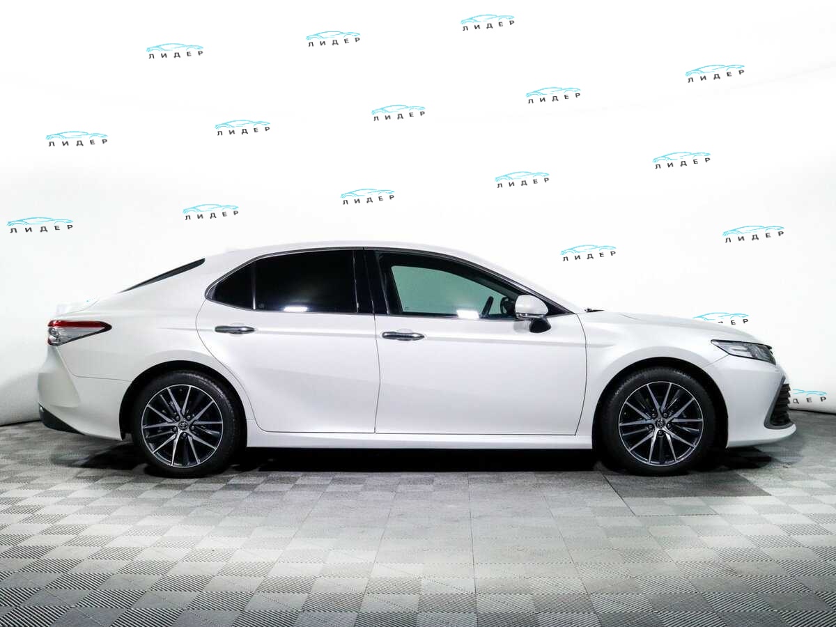 Б/У Тойота Камри 2022 года. Фото: #3