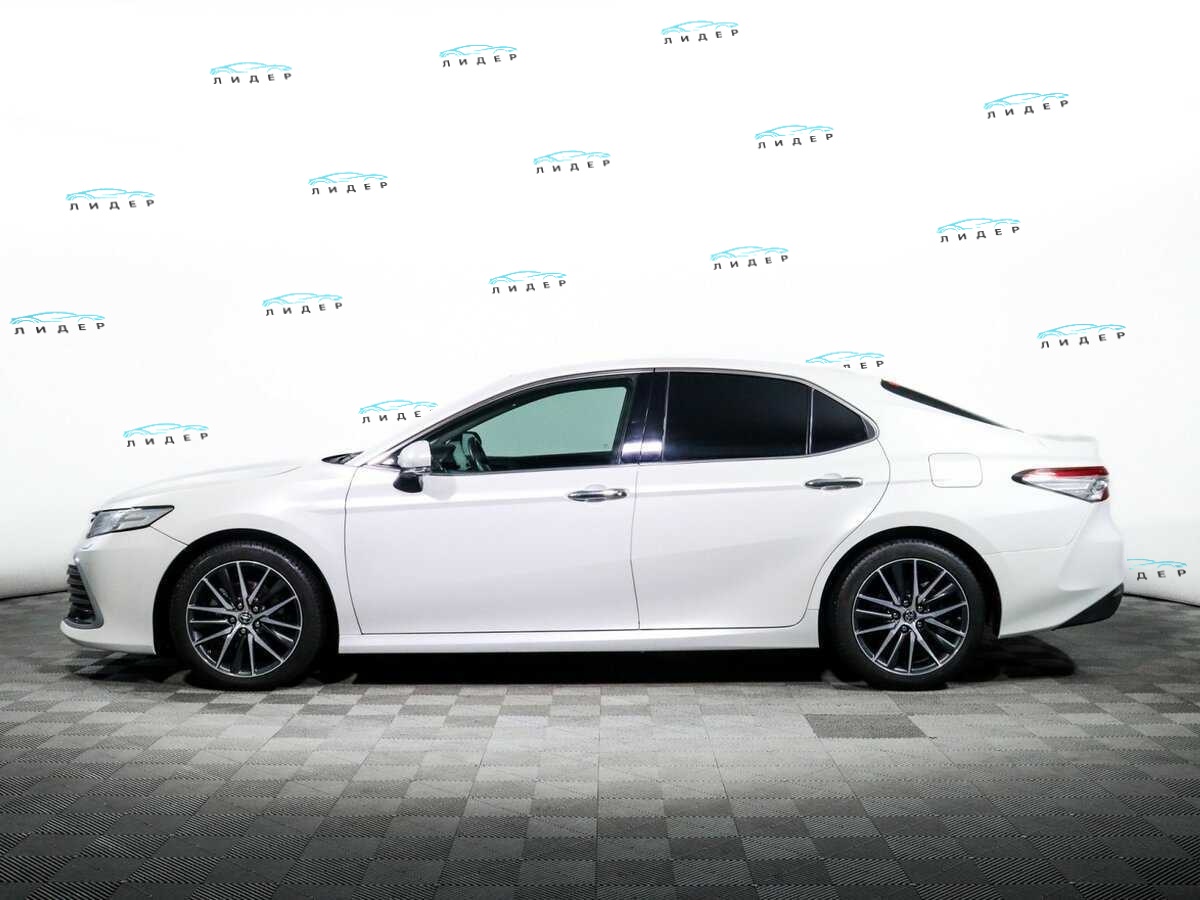 Б/У Тойота Камри 2022 года. Фото: #4