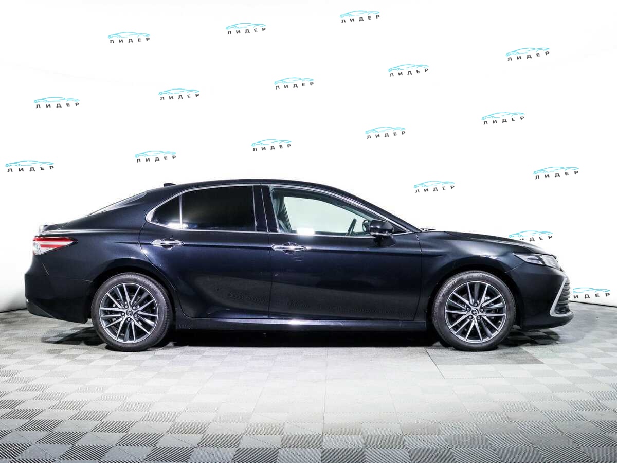 Б/У Тойота Камри 2023 года. Фото: #3