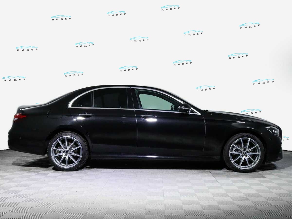 Б/У Мерседес-Бенц Е-Класс 2021 года. Фото: #3