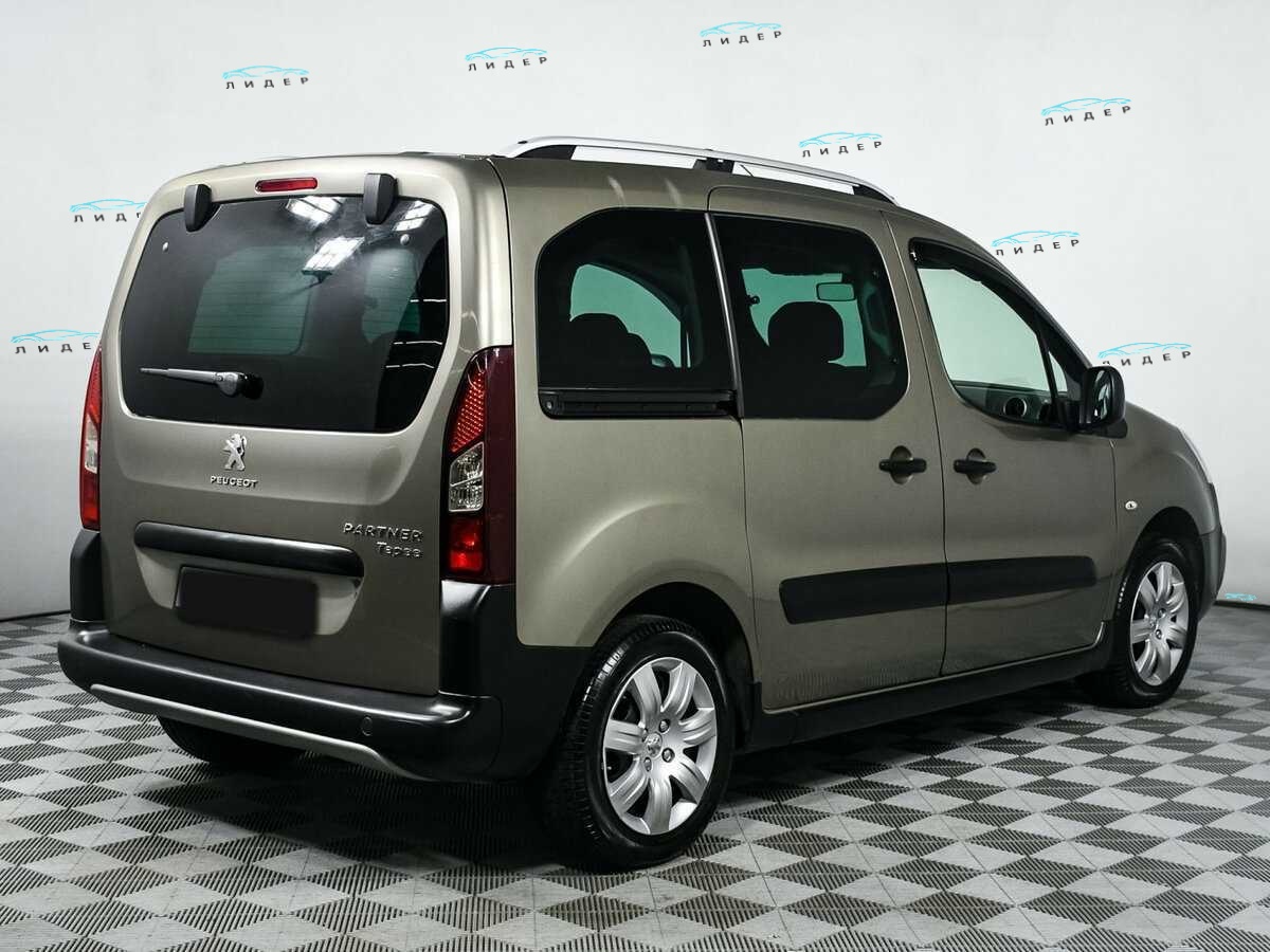 Б/У Пежо Партнер 2017 года. Фото: #3