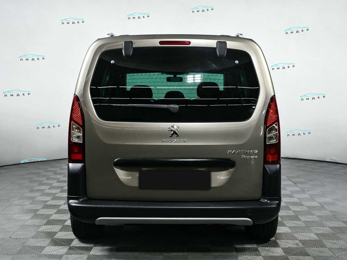 Б/У Пежо Партнер 2017 года. Фото: #4
