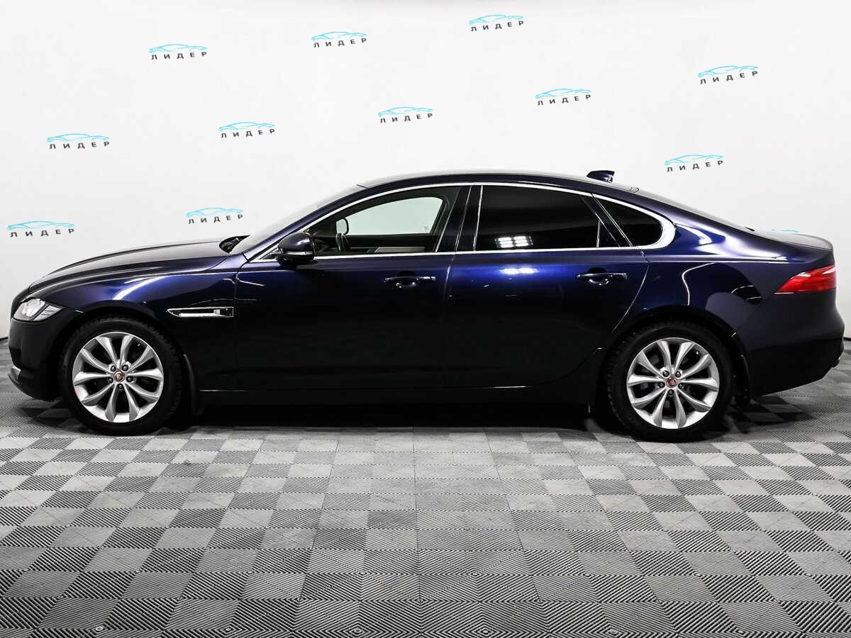 Б/У Ягуар ИксФ 2016 года. Фото: #7