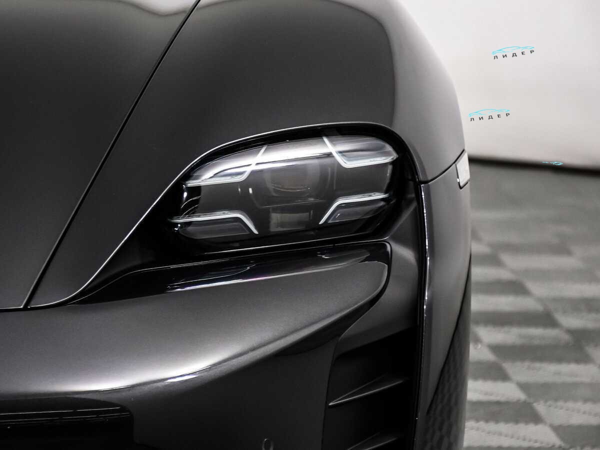 Б/У Порш Taycan 2020 года. Фото: #17