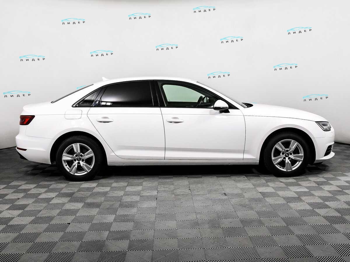 Б/У Ауди А4 2018 года. Фото: #3