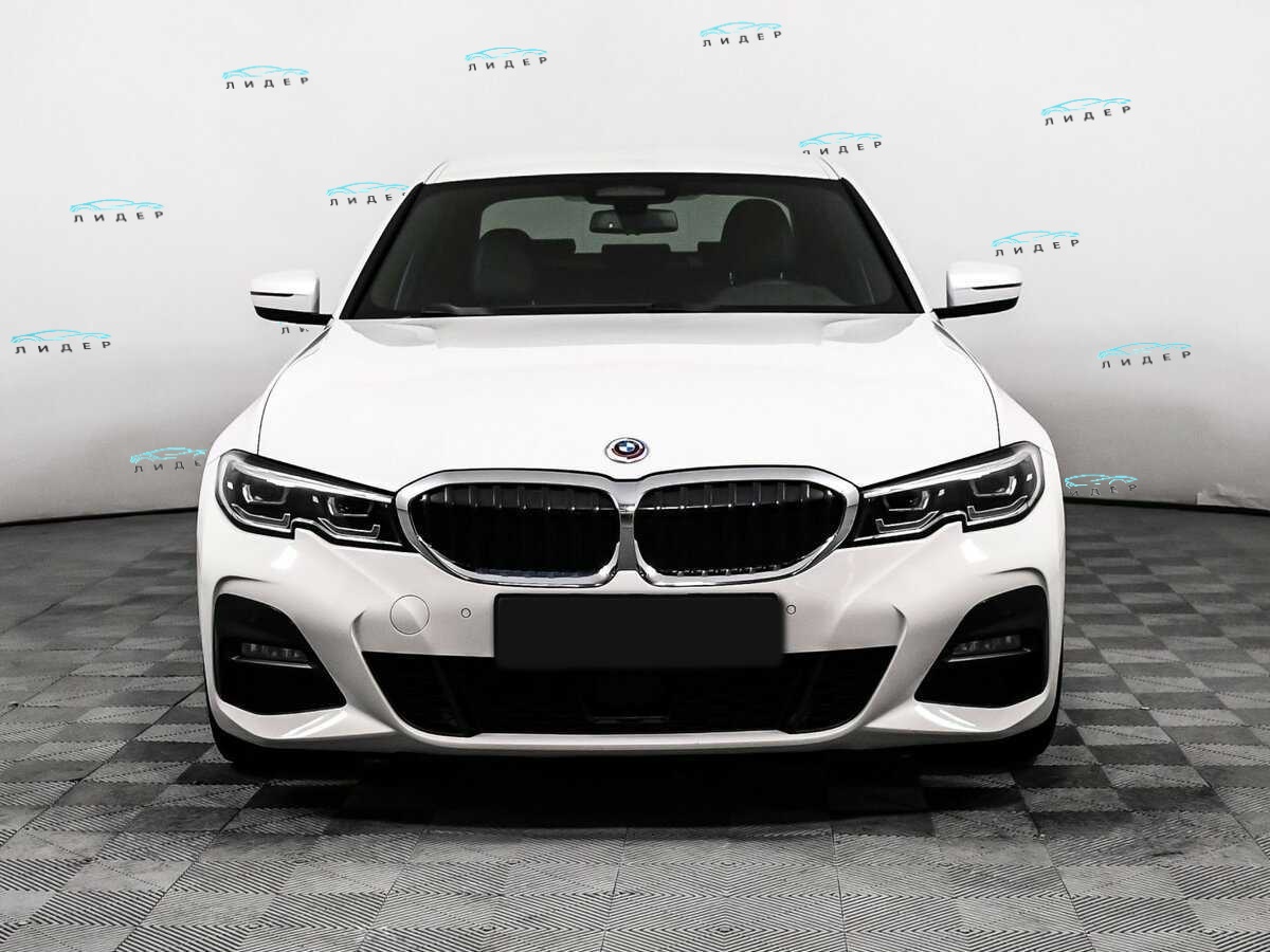 Б/У БМВ 3 серии 2019 года. Фото: #1