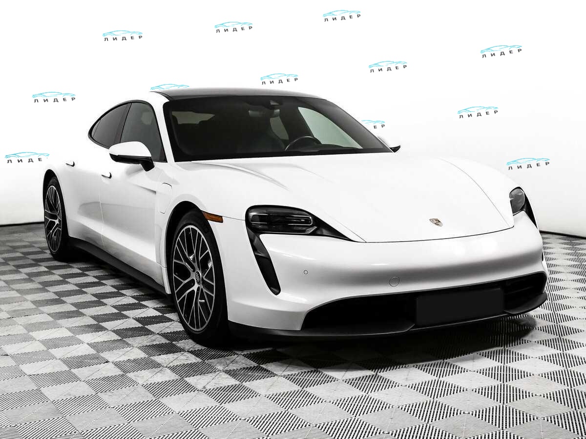 Б/У Порш Taycan 2021 года. Фото: #2