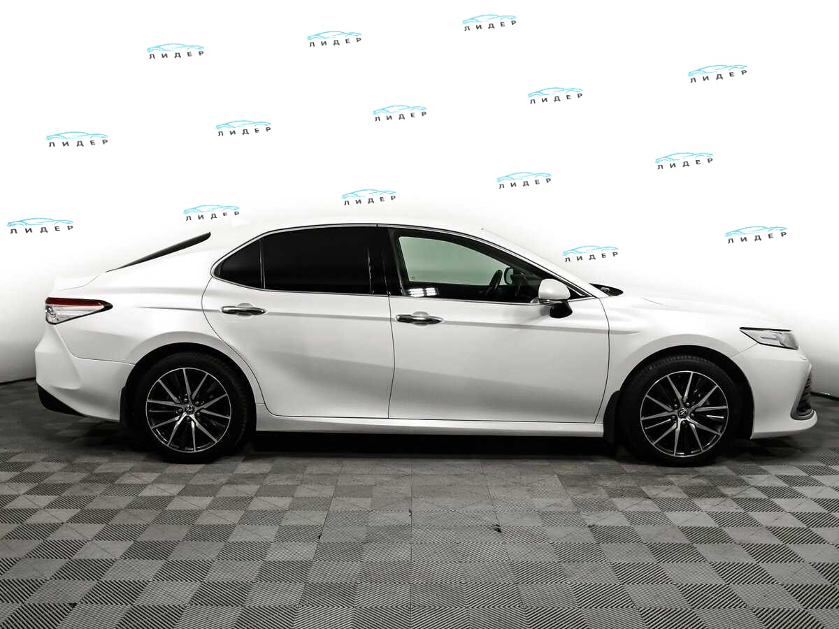 Б/У Тойота Камри 2021 года. Фото: #3