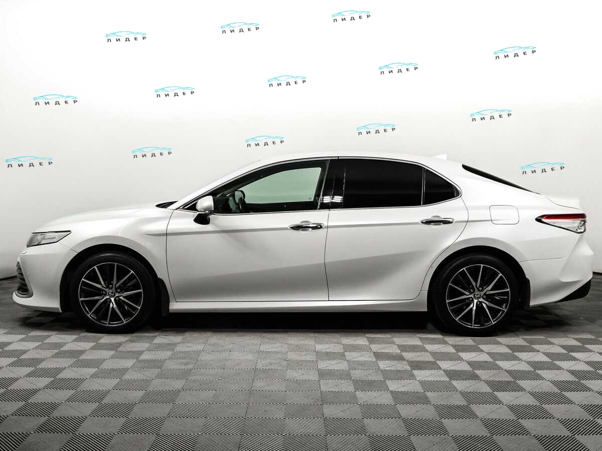 Б/У Тойота Камри 2021 года. Фото: #7