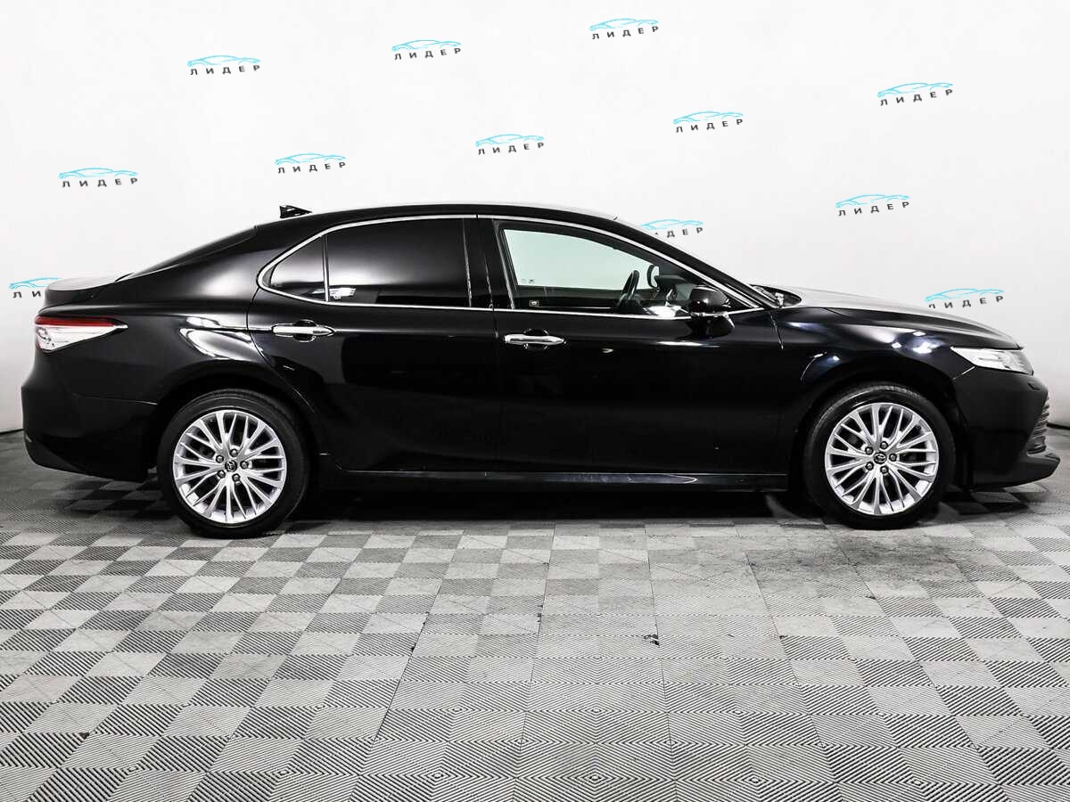 Б/У Тойота Камри 2018 года. Фото: #3