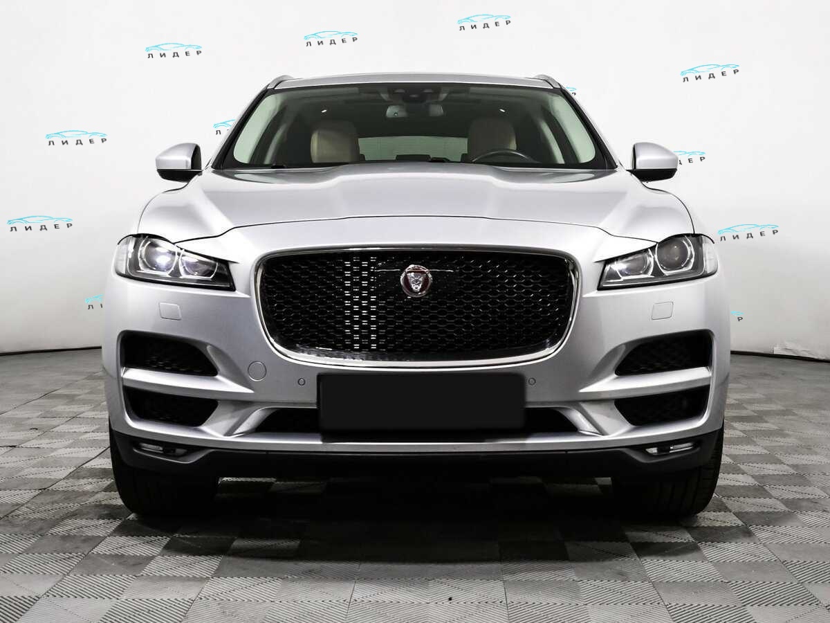 Б/У Ягуар Ф-Пэйс 2017 года. Фото: #1