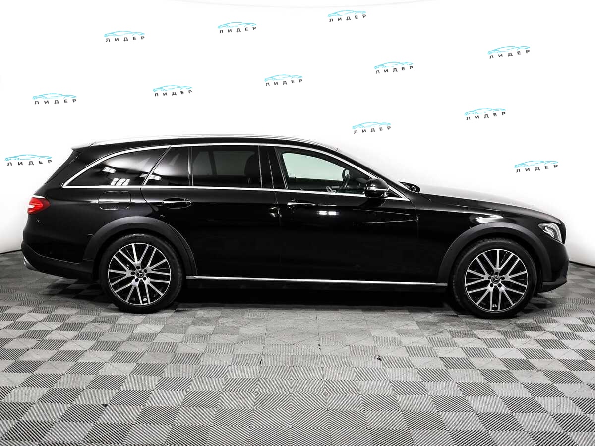 Б/У Мерседес-Бенц Е-Класс 2020 года. Фото: #3