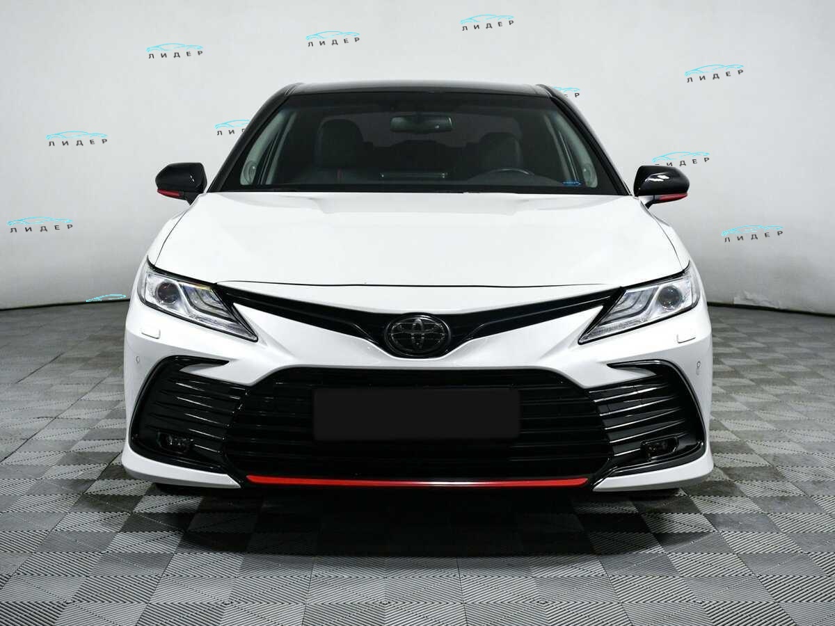 Б/У Тойота Камри 2021 года. Фото: #1