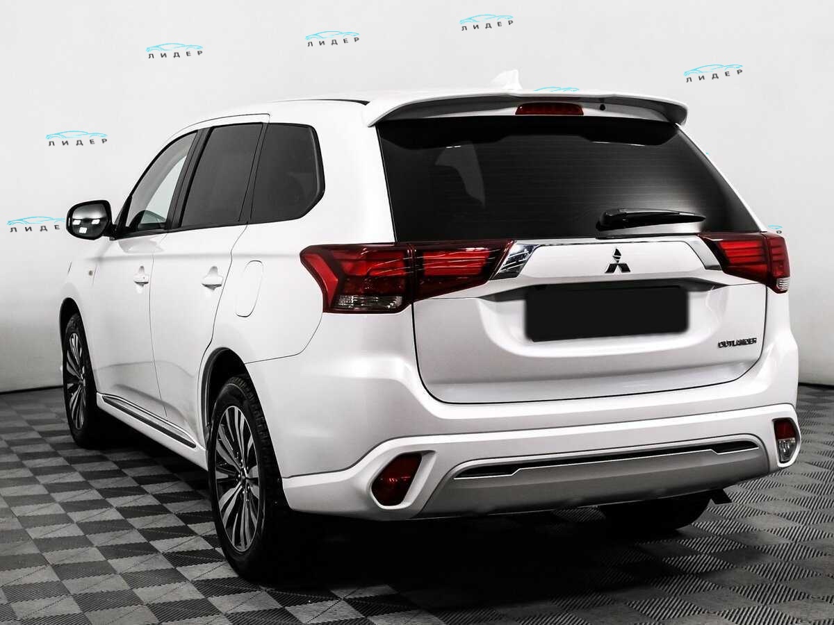 Б/У Митсубиши Оутлэндер 2022 года. Фото: #6