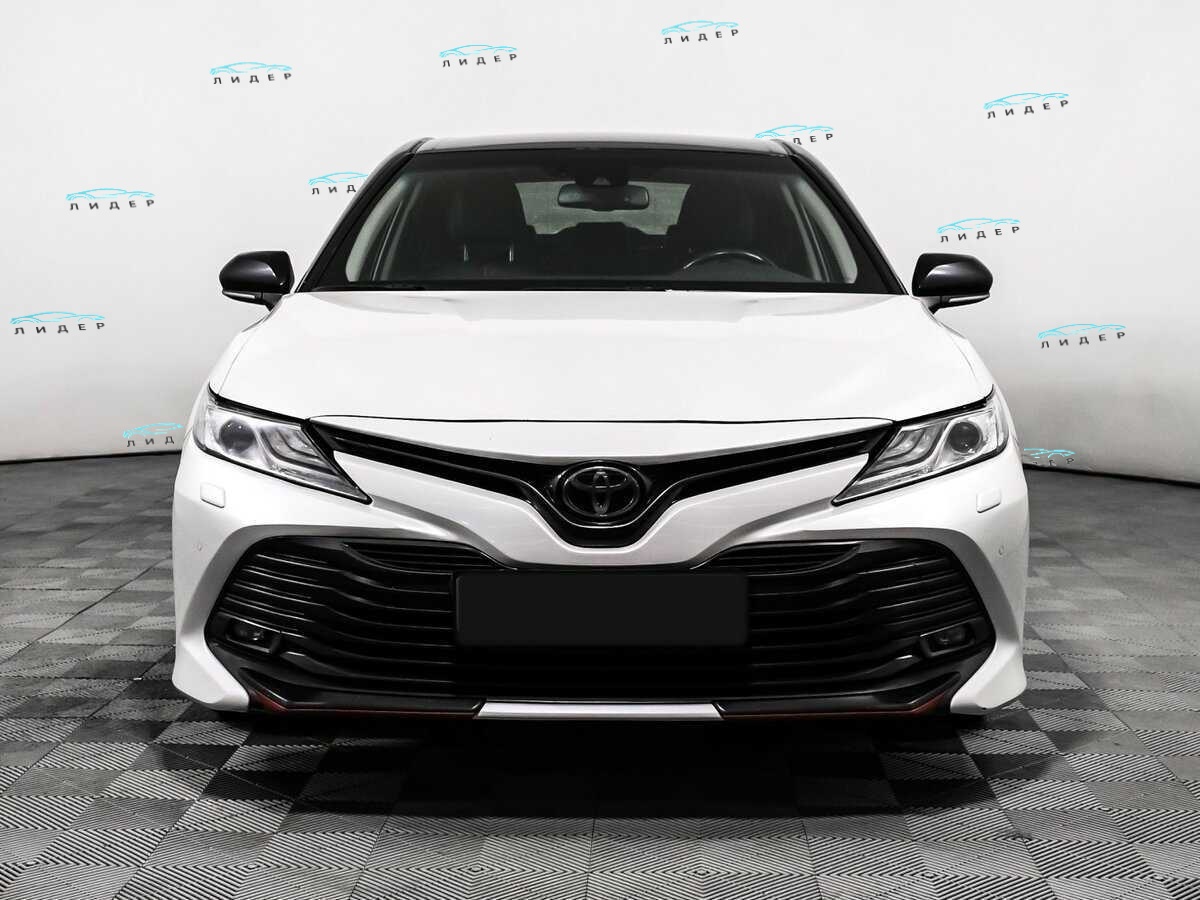 Б/У Тойота Камри 2020 года. Фото: #1