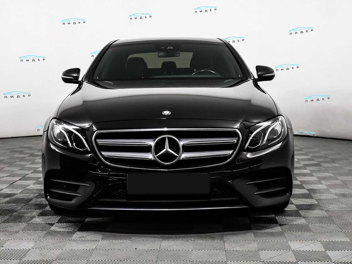 Б/У Мерседес-Бенц Е-Класс 2016 года. Фото: #1