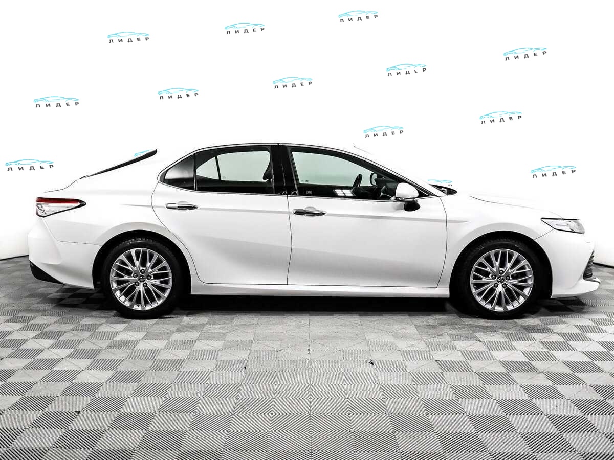 Б/У Тойота Камри 2018 года. Фото: #3