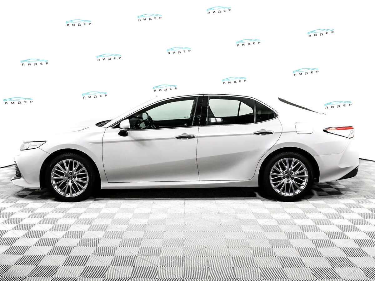 Б/У Тойота Камри 2018 года. Фото: #7